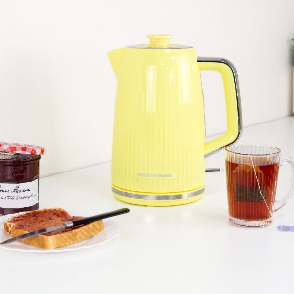 Hamilton Beach Miami Kettle and 2 Slot Toaster Banana Split