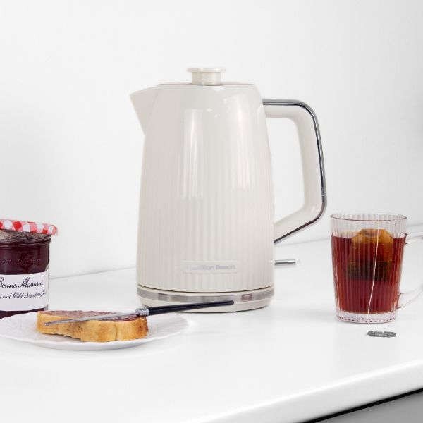 Hamilton Beach Miami Kettle and 2 Slot Toaster Bundle Sand